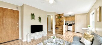 Cozy,Cute,SUPER short walk to UO