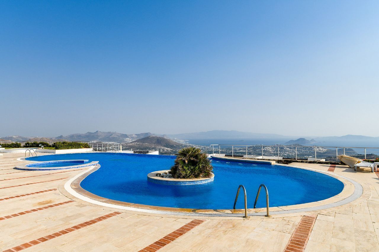 Modernly Designed 2BR Villa W\/ Communal Pool & Balcony Bodrum Apartment 1005