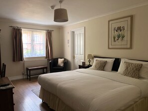 Standard Double or Twin Room, Ensuite | Free WiFi - The Cottage Guest House (Bishop's Stortford)