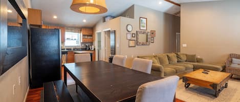 Télévision, cheminée, lecteur de DVD