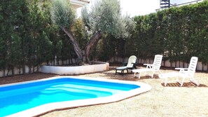 Unclassified image, 3 of 23, button