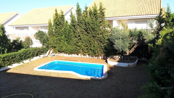 Unclassified image, 1 of 23, button