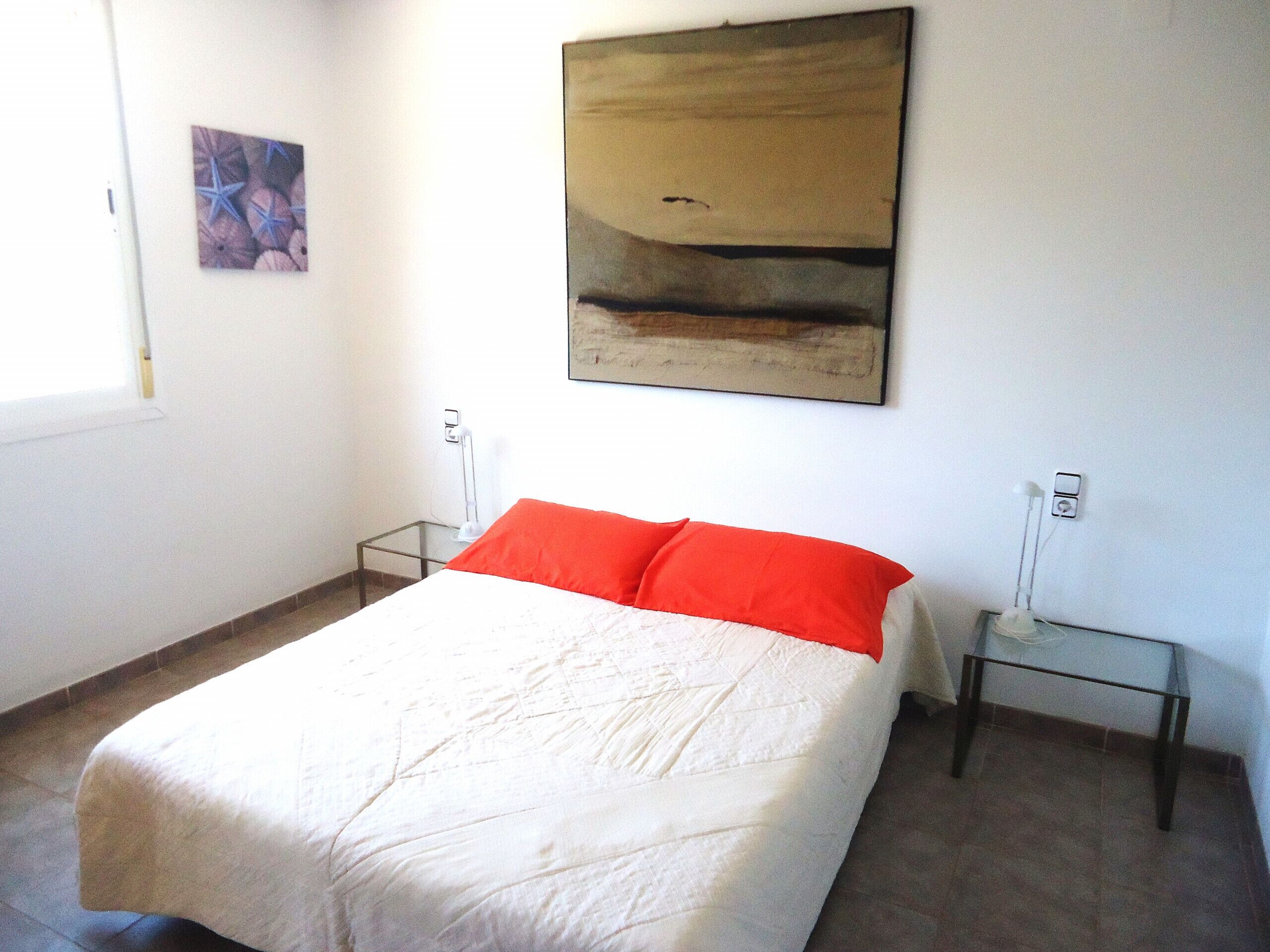 2 slaapkamers, een strijkplank/strijkijzer, beddengoed