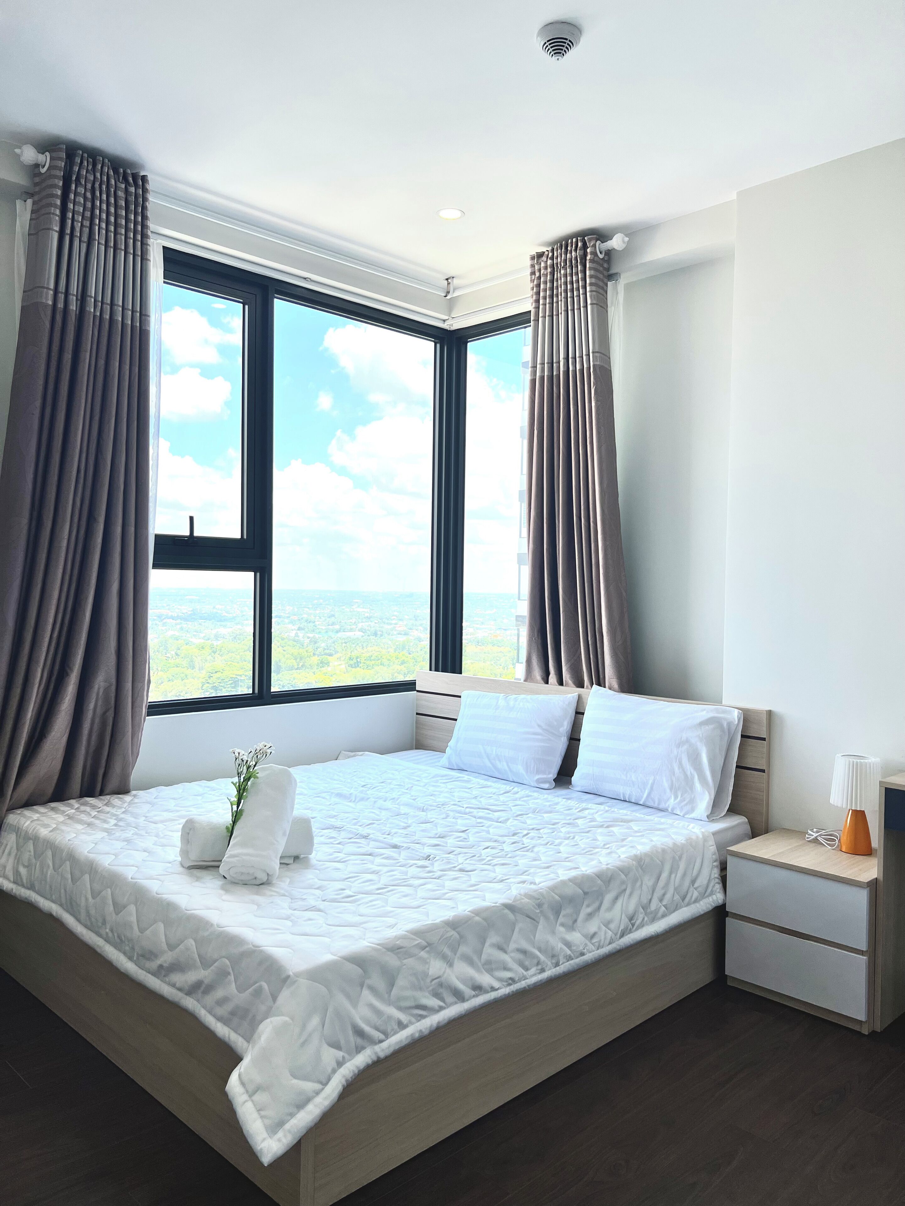 Luxury Apartment, 3 Bedrooms | Desk, laptop workspace, soundproofing, free WiFi