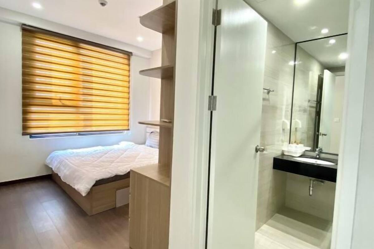 1 quarto, escrivaninha, espaço de trabalho para notebook