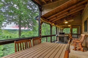 تناول الطعام بالخارج