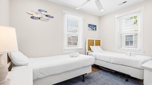 2 bedrooms, iron/ironing board, WiFi, bed sheets - Charming Garden District Escape! Walk to Beach (Ocean City)