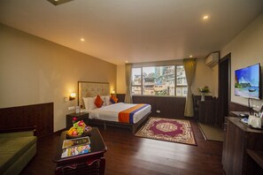 Premium-Doppelzimmer (Premium View) | Minibar, Zimmersafe, Schreibtisch, Bügeleisen/Bügelbrett