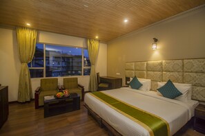 Deluxe-Doppelzimmer (Deluxe Sunshine) | Minibar, Zimmersafe, Schreibtisch, Bügeleisen/Bügelbrett