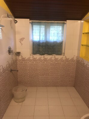 Bathroom - Manikkal Bungalow Uphill Cottage Large (Mananthavady)