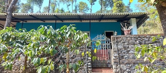 Manikkal Bungalow Uphill Cottage Large