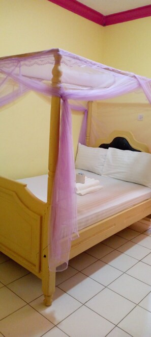 Free WiFi, bed sheets - Swahili Best Hotel (Kilifi)