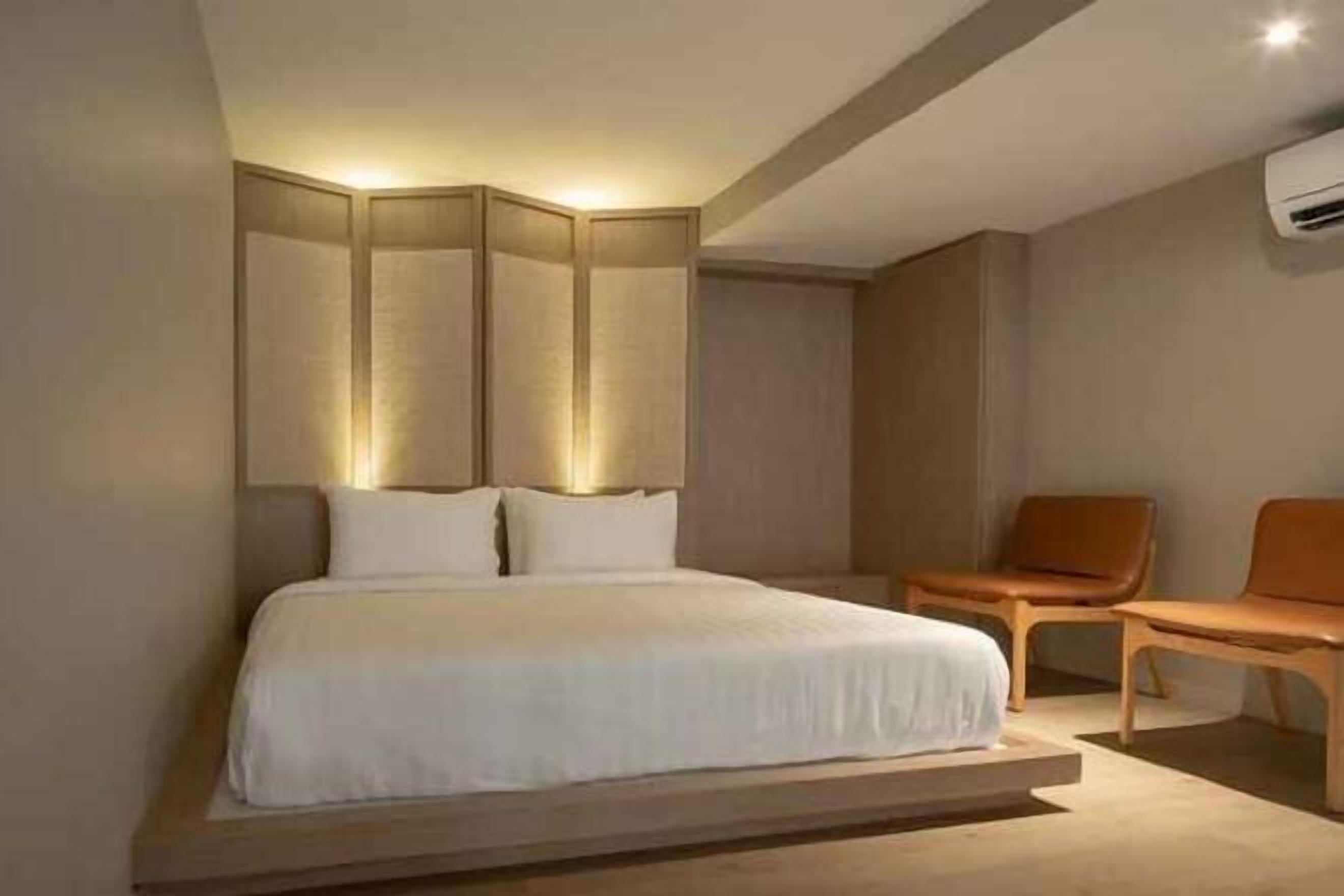 In-room safe, iron/ironing board, free WiFi