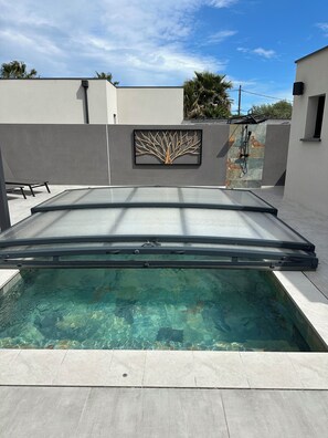 Outdoor spa tub - Private 4* villa, heated and covered swimming pool, 5 minutes from the sea (Agde)