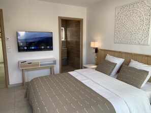 3 bedrooms, in-room safe, desk, iron/ironing board - Private 4* villa, heated and covered swimming pool, 5 minutes from the sea (Agde)