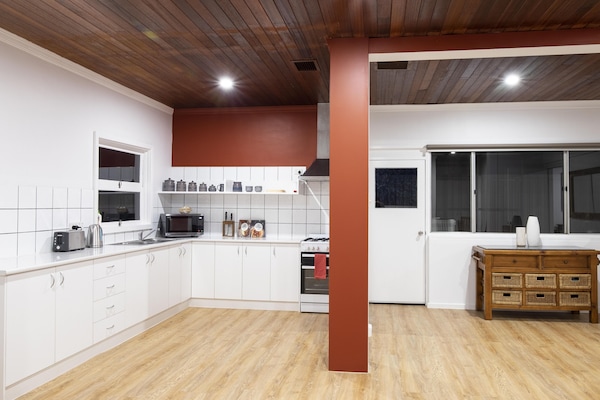 Microones, forn, placa de cuina i bullidora elèctrica