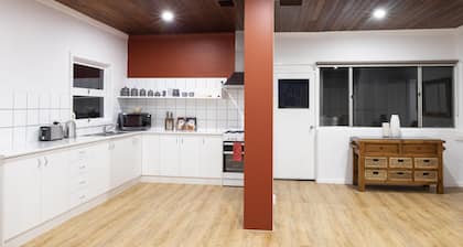 4 Bedrooms, 2 Bathrooms