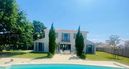 Villa sur Golf 4 Chambres et Piscine Domaine Sécurisé