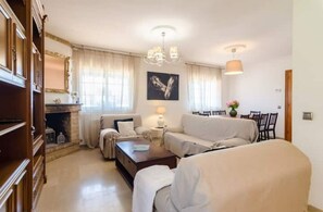 Living area - Villa Ruxandra (CT)
