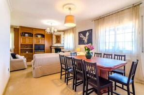 Dining - Villa Ruxandra (CT)