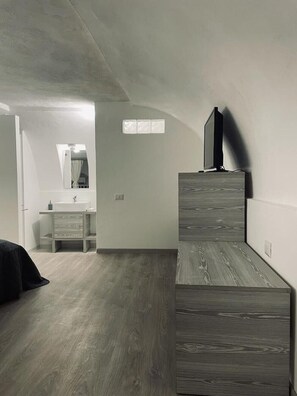 1 Schlafzimmer, Zimmersafe, Schreibtisch, schallisolierte Zimmer