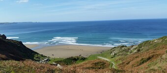 Exquisite Shepherd's HUT With HOT TUB - Between Moor and sea