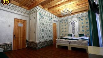 Phòng đơn Deluxe, 2 phòng ngủ | Bộ đồ giường kháng dị ứng, két bảo mật tại phòng, trang trí khác biệt