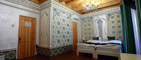 Habitación Deluxe doble de uso individual, 2 habitaciones | Ropa de cama hipoalergénica, caja fuerte, decoración individual