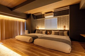 Quarto duplo família | Cofres nos quartos, berços grátis, Wi-Fi de cortesia, roupa de cama
