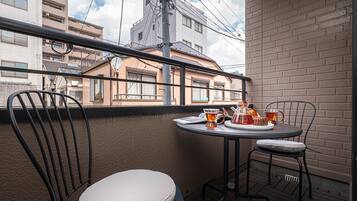 Basic Apartment (202) | Terrace/patio