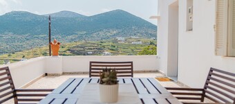 Holiday Home 'Komis Mansion Exambela' with Private Terrace, Wi-Fi and Air Conditioning