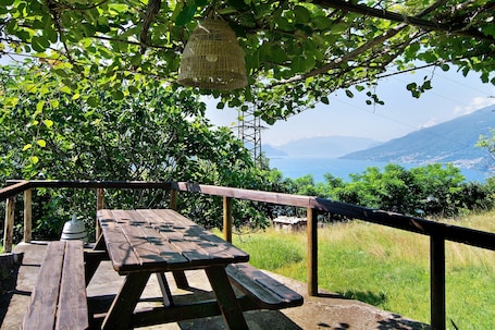 Outdoor dining. Apartment 'Villa Adele' with Lake View, Private Pool and Wi-Fi