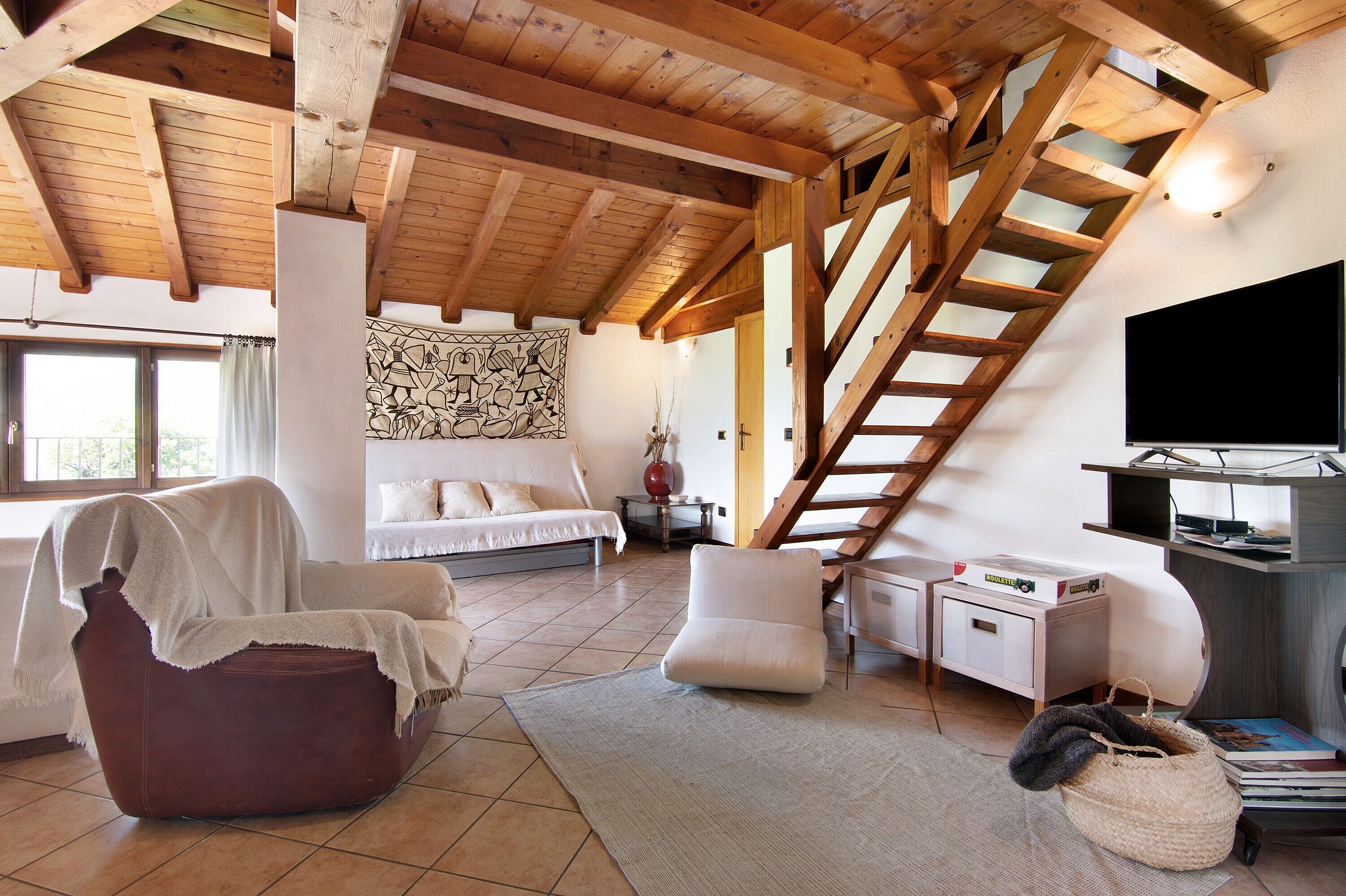 TV, streaming services, stereo