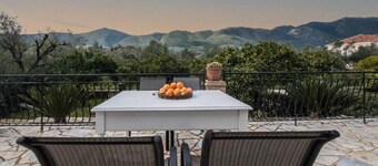 Holiday Home 'Kanelos Garden' with Mountain View, Wi-Fi and Air Conditioning