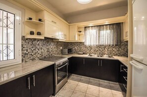 冰箱、微波炉、烤箱、炉灶