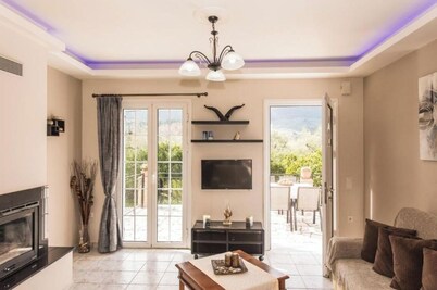 Holiday Home 'Kanelos Garden' with Mountain View, Wi-Fi and Air Conditioning