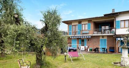 Vacation Home "Casa Degli Zii Appartamento Guido" with Shared Terrace, Balcony & Wi-Fi