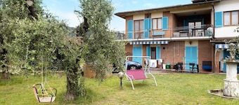 Vacation Home "Casa Degli Zii Appartamento Guido" with Shared Terrace, Balcony & Wi-Fi