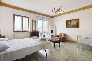 4 bedrooms, free WiFi, bed sheets