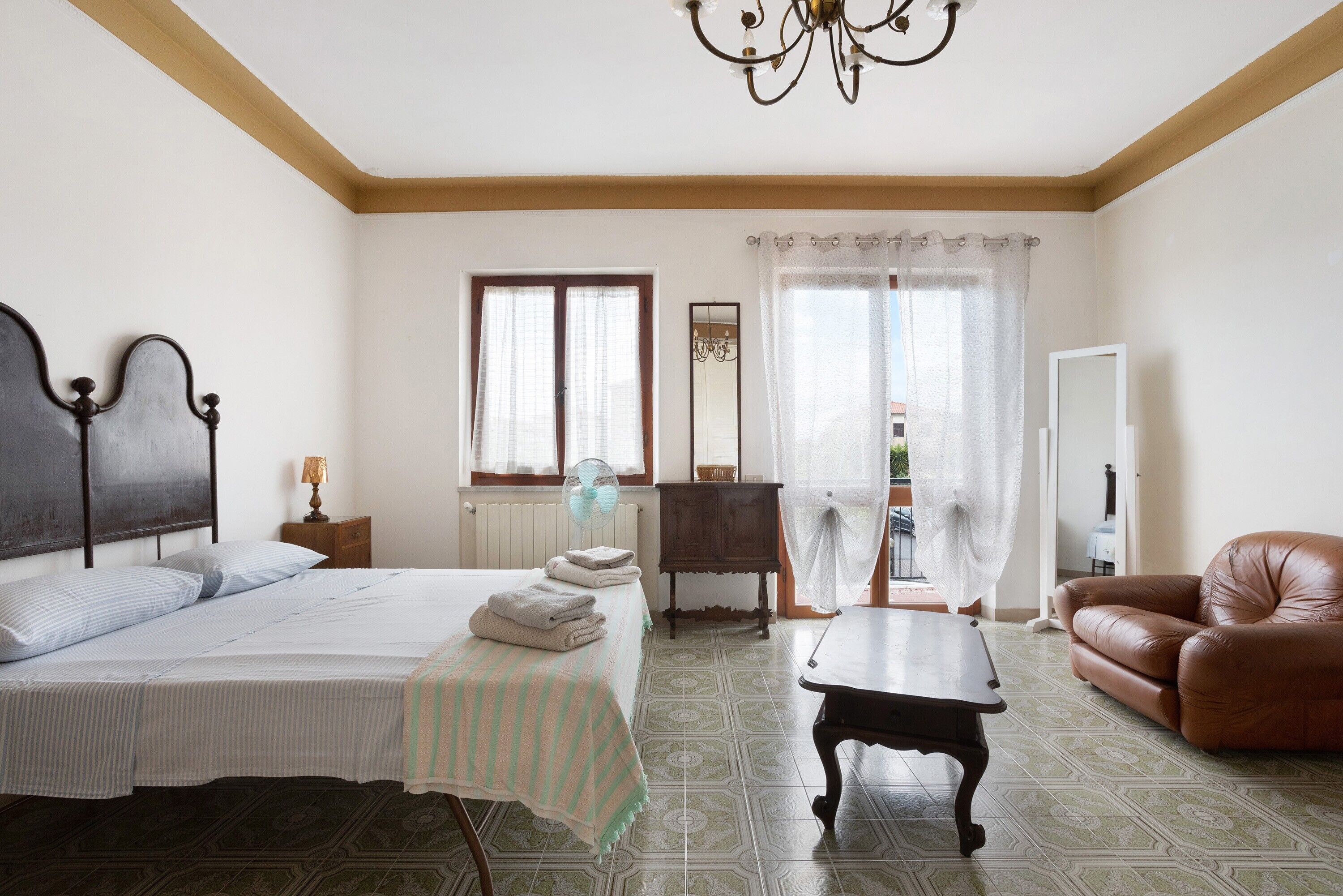 4 quartos, Wi-Fi de cortesia, roupa de cama