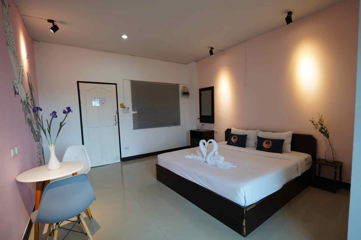 Standard Double Room | Desk, bed sheets