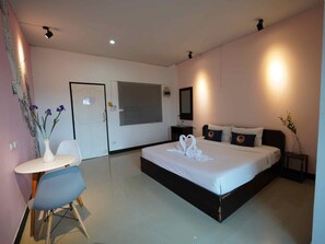 Chambre Double Standard | Bureau, draps fournis