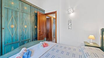 3 soverom, strykejern/-brett og sengetøy