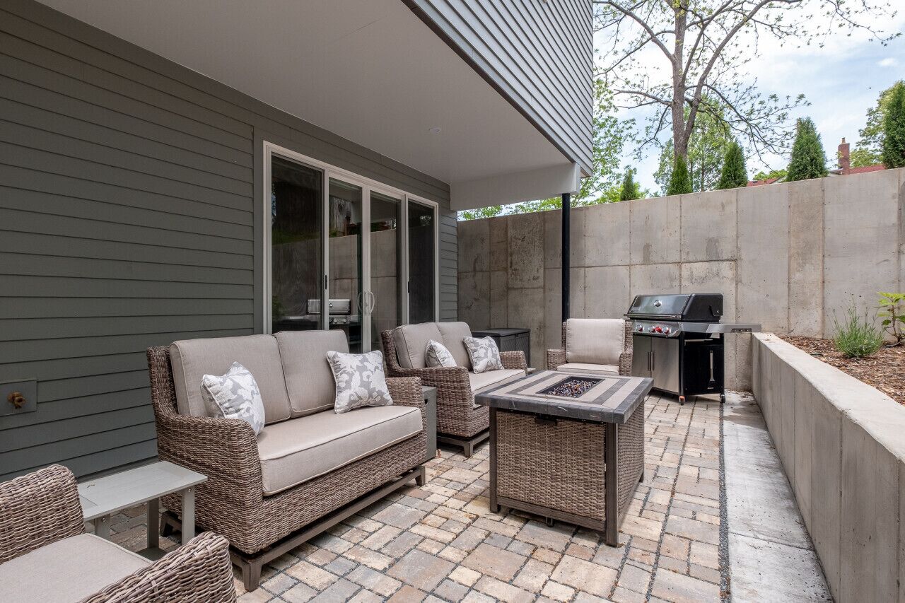 Just a 2 minute drive or 9 min walk to downtown Brevard. Theater room, bike hangers and a fun outdoor area featuring a fire table and grill!