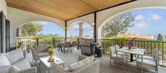 Holiday Home 'Villa Matteo' with Sea View, Wi-Fi and Air Conditioning