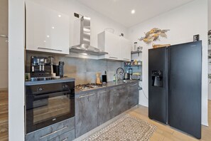 Fridge, oven, stovetop, dishwasher - Holiday Home 'Villa Matteo' with Sea View, Wi-Fi and Air Conditioning (Perd'e Sali CA)