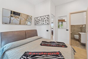 4 bedrooms, iron/ironing board, free WiFi, bed sheets - Holiday Home 'Villa Matteo' with Sea View, Wi-Fi and Air Conditioning (Perd'e Sali CA)