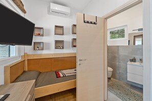 Iron/ironing board, free WiFi, bed sheets - Studio Apartment 'Dependance Villa Matteo' with Sea View, Wi-Fi and Air Conditioning (Perd'e Sali CA,)