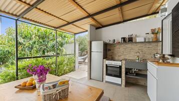 Kühlschrank, Ofen, Herdplatte, Wasserkocher