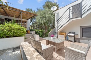 Outdoor dining - Studio Apartment 'Dependance Villa Matteo' with Sea View, Wi-Fi and Air Conditioning (Perd'e Sali CA,)